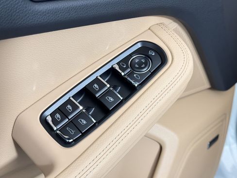 New 2026 Porsche Macan image 23