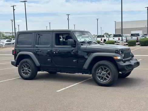 Used 2025 Jeep Wrangler Unlimited Sport AWD/4WD image 7
