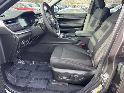 New 2025 Jeep Grand Cherokee Laredo X image 10