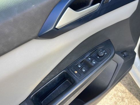 Used 2023 Volkswagen Taos SE image 13