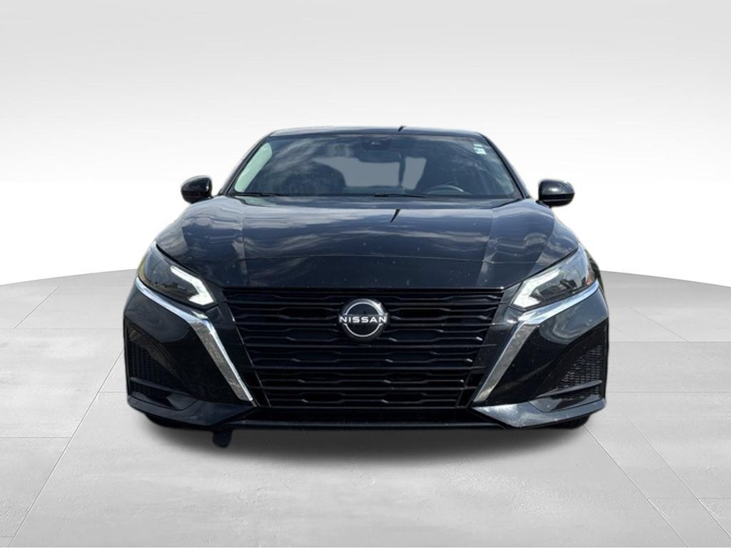 Used 2024 Nissan Altima 2.5 SV w/ SV Premium Package FWD image 2