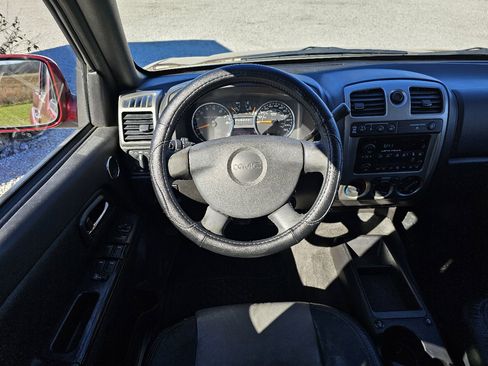 Used 2011 GMC Canyon SLE image 30