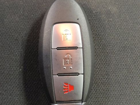 Used 2020 Nissan Titan SV w/ Accessory Utility Package image 32