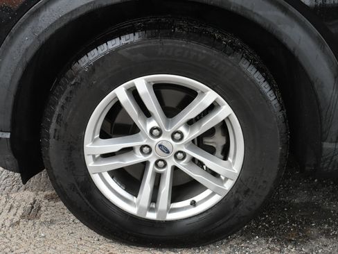 Used 2020 Ford Explorer XLT w/ Equipment Group 202A AWD/4WD image 11