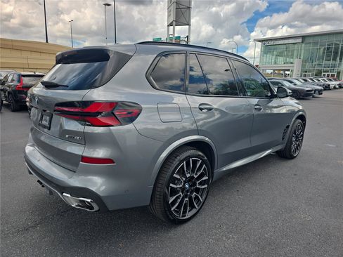 Certified 2024 BMW X5 sDrive40i w/ M Sport Package RWD image 3