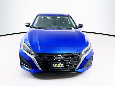 Used 2025 Nissan Altima 2.5 SV image 2