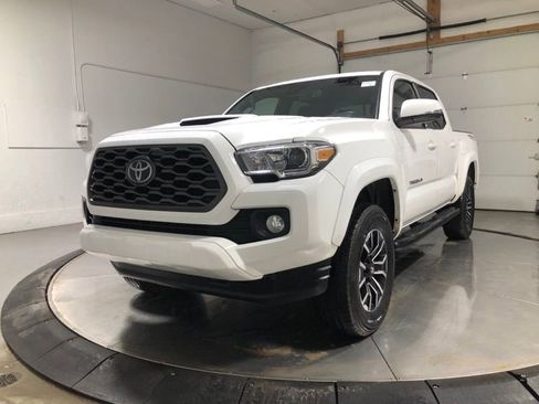 Used 2022 Toyota Tacoma TRD Sport image 3