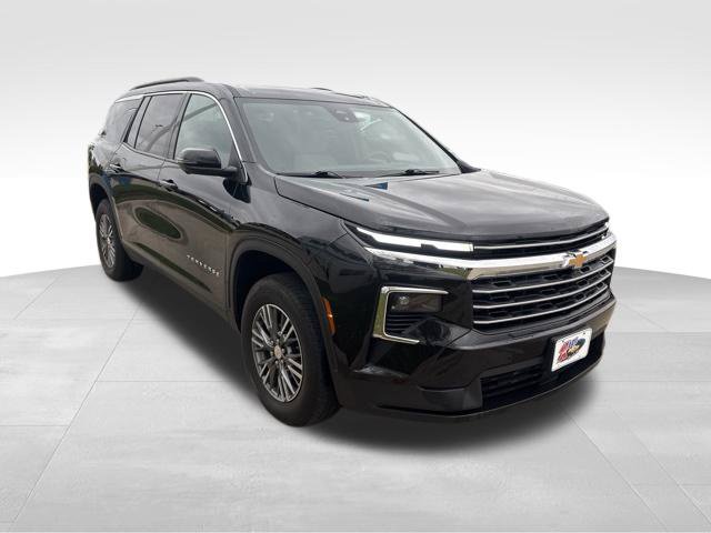 Used 2025 Chevrolet Traverse LT w/ Driver Confidence Package AWD/4WD image 3