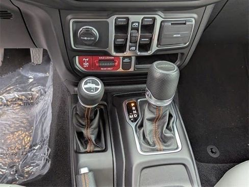 Used 2023 Jeep Gladiator Mojave w/ Cold Weather Group image 22