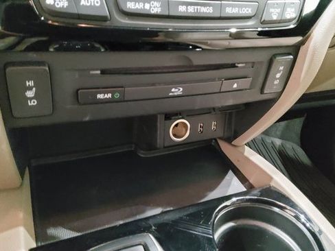 Certified 2017 Honda Pilot Touring image 26