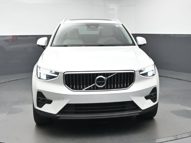 Used 2024 Volvo XC40 B5 Plus w/ Climate Package AWD/4WD image 2