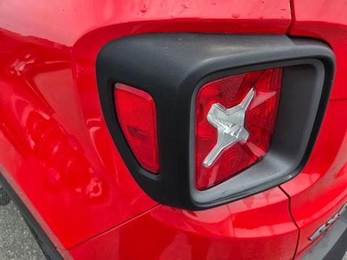 Used 2017 Jeep Renegade Trailhawk w/ Premium Trailhawk Package AWD/4WD image 15