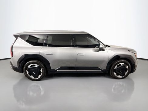 Used 2024 Kia EV9 Land AWD/4WD image 11