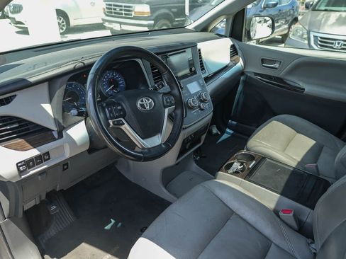 Used 2017 Toyota Sienna XLE w/ XLE Navigation Package FWD image 13