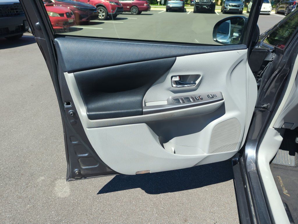 Used 2017 Toyota Prius V Two w/ Carpet Mat Package FWD image 18