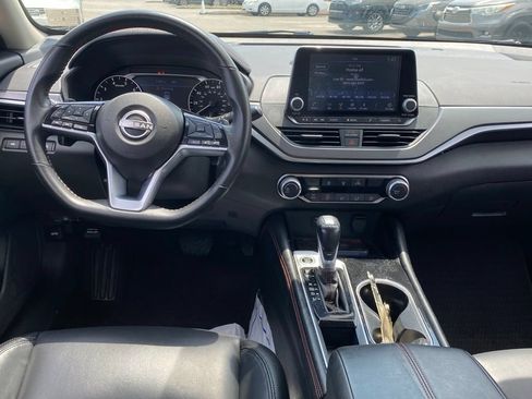 Used 2025 Nissan Altima 2.5 SR FWD image 9