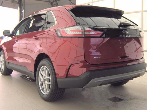 Used 2024 Ford Edge SEL w/ Convenience Package image 5