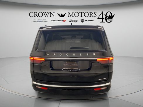 Used 2024 Jeep Wagoneer Series III w/ Premium Group I AWD/4WD image 5