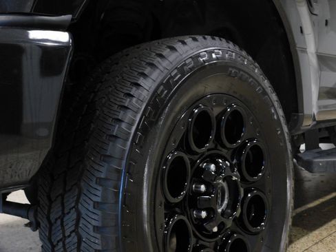 Used 2022 Ford F250 Lariat w/ Black Appearance Pkg image 26