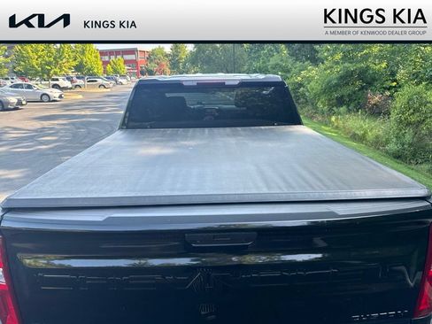 Used 2021 Chevrolet Silverado 1500 Custom Trail Boss w/ Midnight Edition AWD/4WD image 9