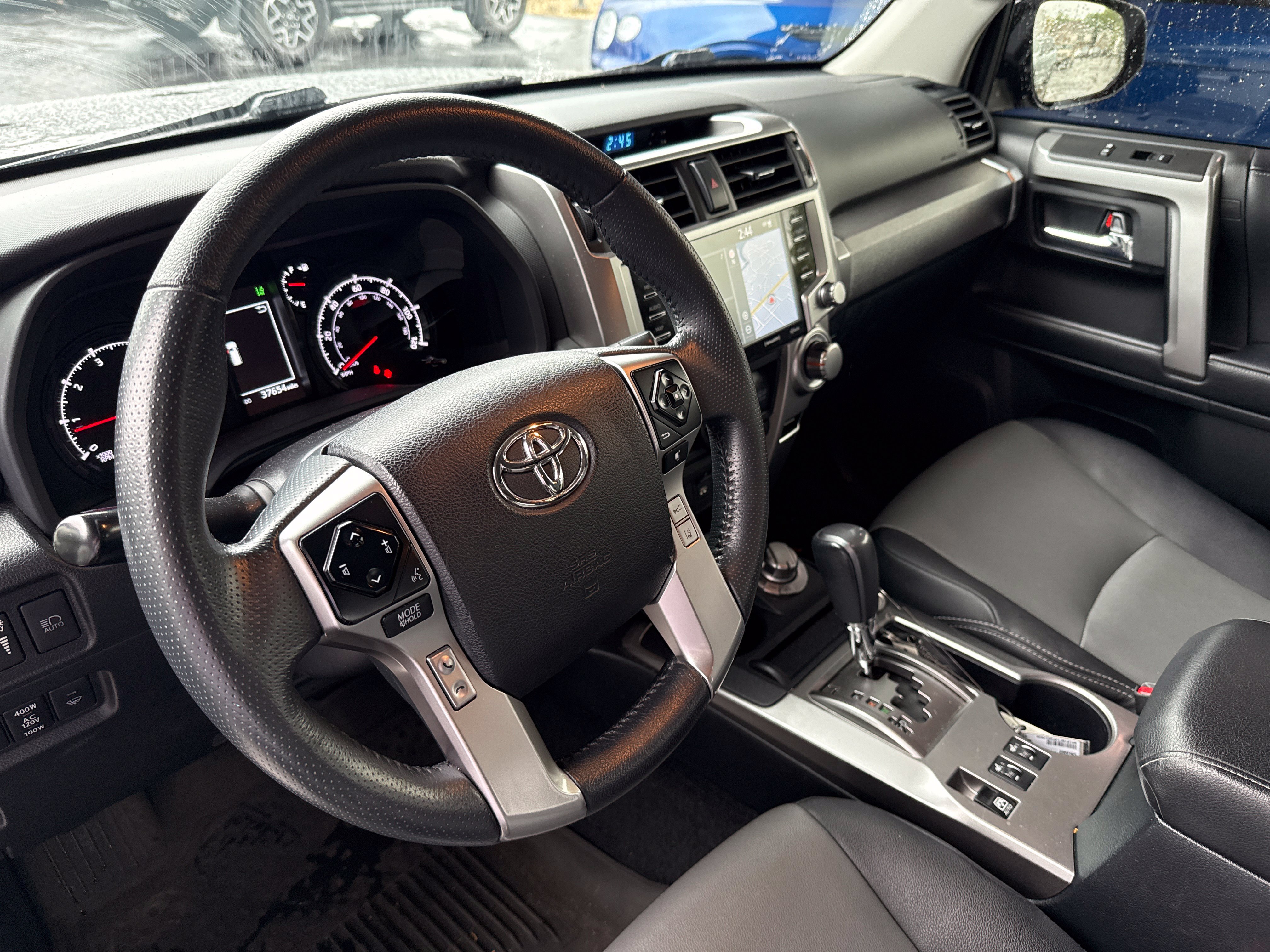 Used 2022 Toyota 4Runner SR5 Premium w/ Moonroof Package AWD/4WD image 9