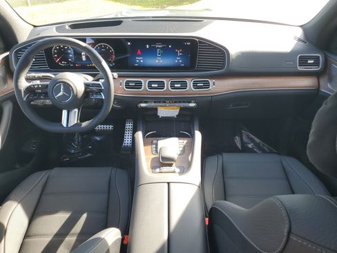 New 2026 Mercedes-Benz GLS 580 4MATIC image 15