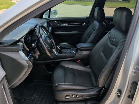 Used 2020 Cadillac XT6 Premium Luxury FWD image 13