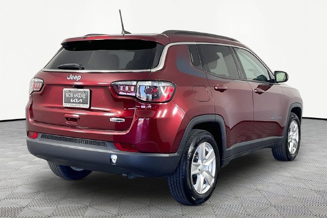 Used 2022 Jeep Compass Latitude w/ Mopar Graphics Package FWD image 6