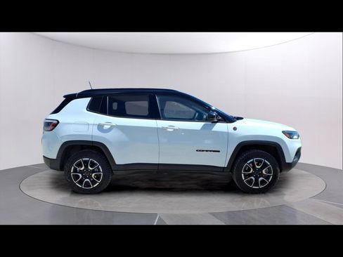 Used 2025 Jeep Compass Trailhawk AWD/4WD image 6