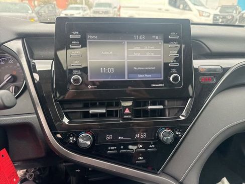 Used 2024 Toyota Camry SE image 11