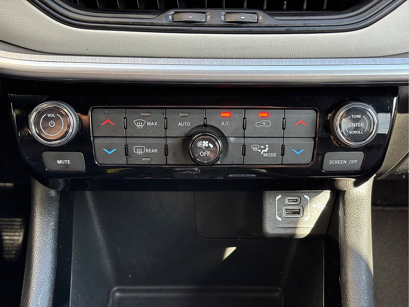 Used 2025 Jeep Compass Limited AWD/4WD image 25