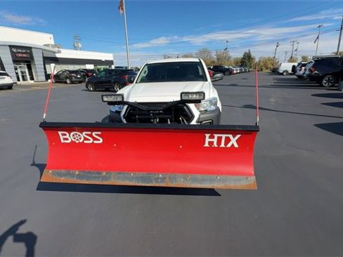 Used 2022 Toyota Tacoma SR image 3