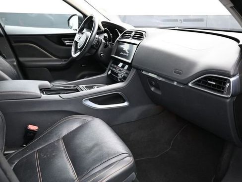 Used 2020 Jaguar F-PACE Prestige image 18