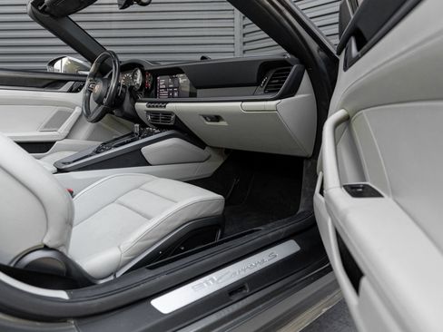 Certified 2020 Porsche 911 Carrera S RWD image 40