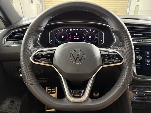 Used 2022 Volkswagen Tiguan SEL R-Line image 12