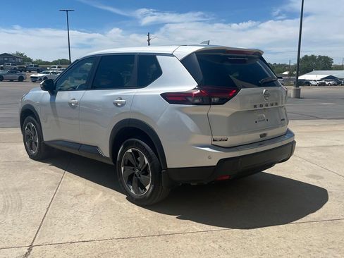 Used 2025 Nissan Rogue SV AWD/4WD image 8