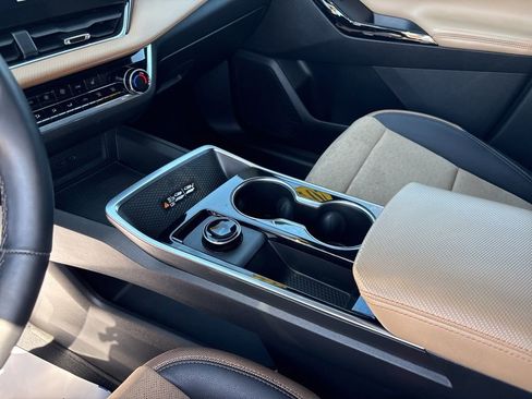Certified 2025 Chevrolet Equinox ACTIV w/ Safety and Technology Package AWD/4WD image 29