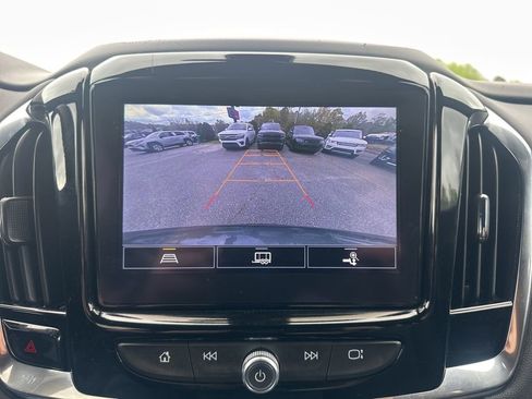 Used 2023 Chevrolet Traverse LT image 18