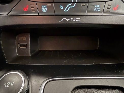 Used 2017 Ford Focus Titanium image 33