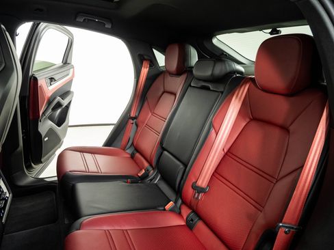 Certified 2024 Porsche Cayenne Coupe AWD/4WD image 22