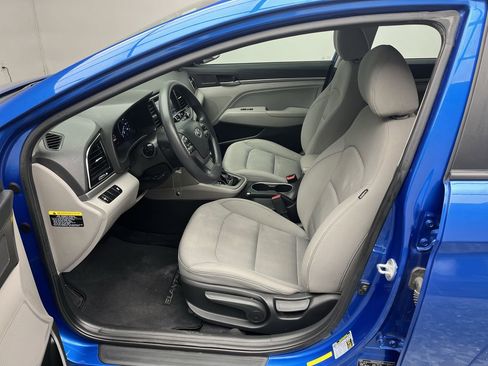 Used 2017 Hyundai Elantra SE image 3