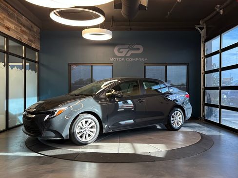 Used 2024 Toyota Corolla LE w/ LE Convenience Package FWD image 7