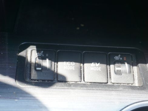 Used 2012 Toyota Camry XLE w/ Leather Pkg FWD image 14