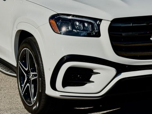 Used 2024 Mercedes-Benz GLS 450 4MATIC image 9