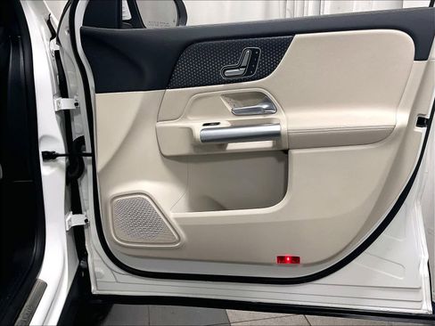 Used 2025 Mercedes-Benz GLA 250 4MATIC image 12