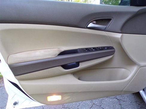 Used 2009 Honda Accord LX-P image 11