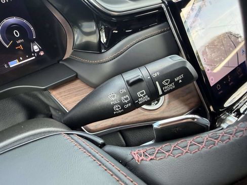 Used 2022 Jeep Grand Cherokee Summit w/ MOPAR Finishing Package AWD/4WD image 36