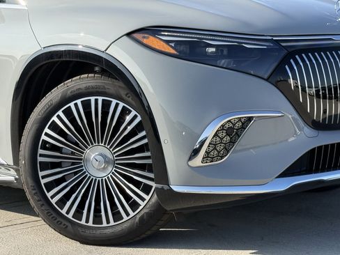 New 2025 Mercedes-Benz Maybach EQS 680 4MATIC image 4