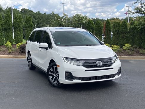 Certified 2026 Honda Odyssey EX-L image 2