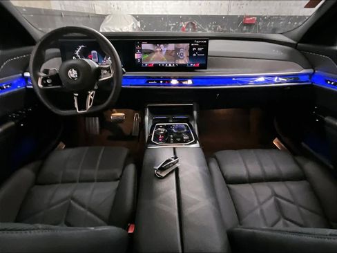 Certified 2025 BMW 760i xDrive image 16